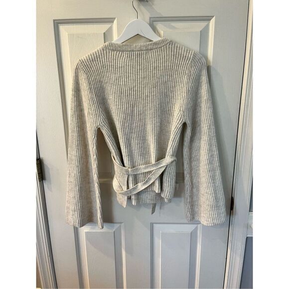 Cupcakes and Cashmere Chavi Light Gray Wrap Around Sweater sz PM EUC - Picture 6 of 7
